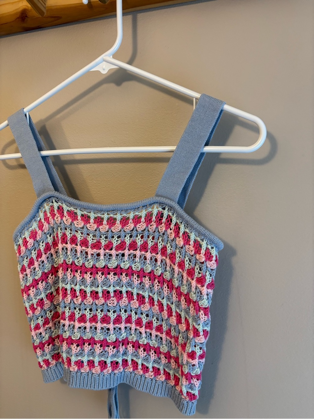 Women’s Lulus Tank Top - Picture 2 of 4